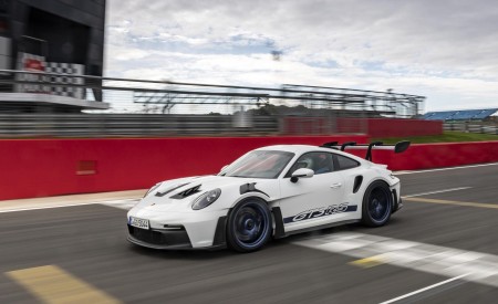 2023 Porsche 911 GT3 RS (Color: White) Front Three-Quarter Wallpapers 450x275 (94)