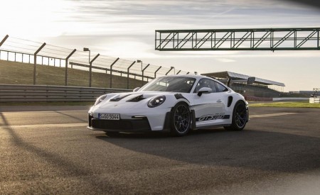 2023 Porsche 911 GT3 RS (Color: White) Front Three-Quarter Wallpapers 450x275 (96)