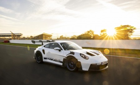 2023 Porsche 911 GT3 RS (Color: White) Front Three-Quarter Wallpapers 450x275 (89)