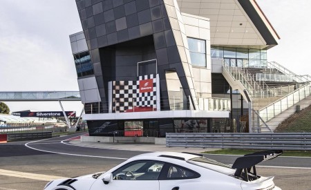 2023 Porsche 911 GT3 RS (Color: White) Rear Three-Quarter Wallpapers 450x275 (98)