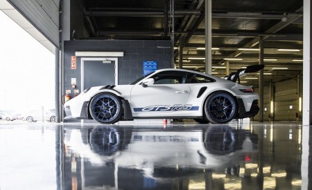 2023 Porsche 911 GT3 RS (Color: White) Side Wallpapers 450x275 (108)