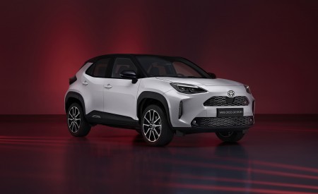 2023 Toyota Yaris Cross GR SPORT Front Three-Quarter Wallpapers 450x275 (2)
