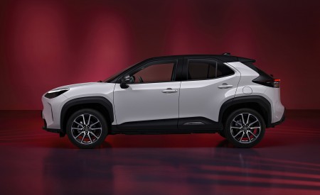 2023 Toyota Yaris Cross GR SPORT Side Wallpapers 450x275 (5)