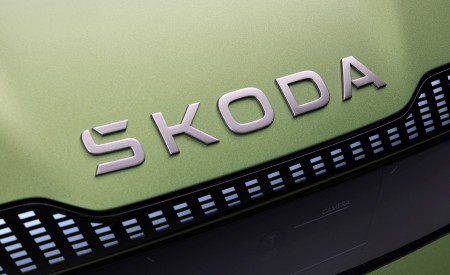 2022 Škoda Vision 7S Badge Wallpapers 450x275 (17)