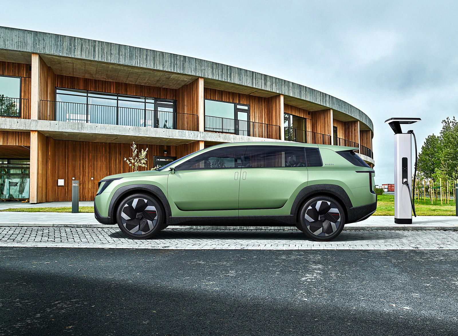 2022 Škoda Vision 7S Concept Side Wallpapers (10)