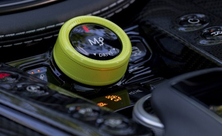 2023 Aston Martin DBX707 (Color: Q 2022 F1 Green) Central Console Wallpapers 450x275 (132)