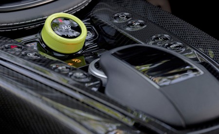 2023 Aston Martin DBX707 (Color: Q 2022 F1 Green) Central Console Wallpapers 450x275 (134)