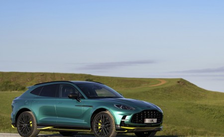 2023 Aston Martin DBX707 (Color: Q 2022 F1 Green) Front Three-Quarter Wallpapers 450x275 (76)