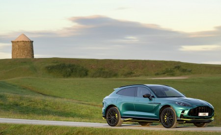 2023 Aston Martin DBX707 (Color: Q 2022 F1 Green) Front Three-Quarter Wallpapers 450x275 (89)