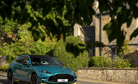 2023 Aston Martin DBX707 (Color: Q 2022 F1 Green) Front Three-Quarter Wallpapers 450x275 (50)
