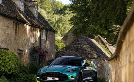 2023 Aston Martin DBX707 (Color: Q 2022 F1 Green) Front Wallpapers 450x275 (66)