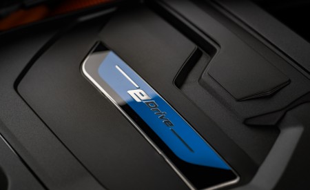 2023 BMW 330e xDrive Touring UK version Engine Wallpapers 450x275 (24)