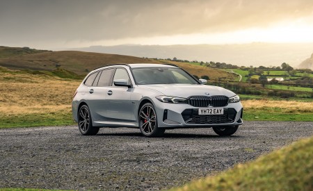 2023 BMW 330e xDrive Touring UK version Front Three-Quarter Wallpapers 450x275 (7)
