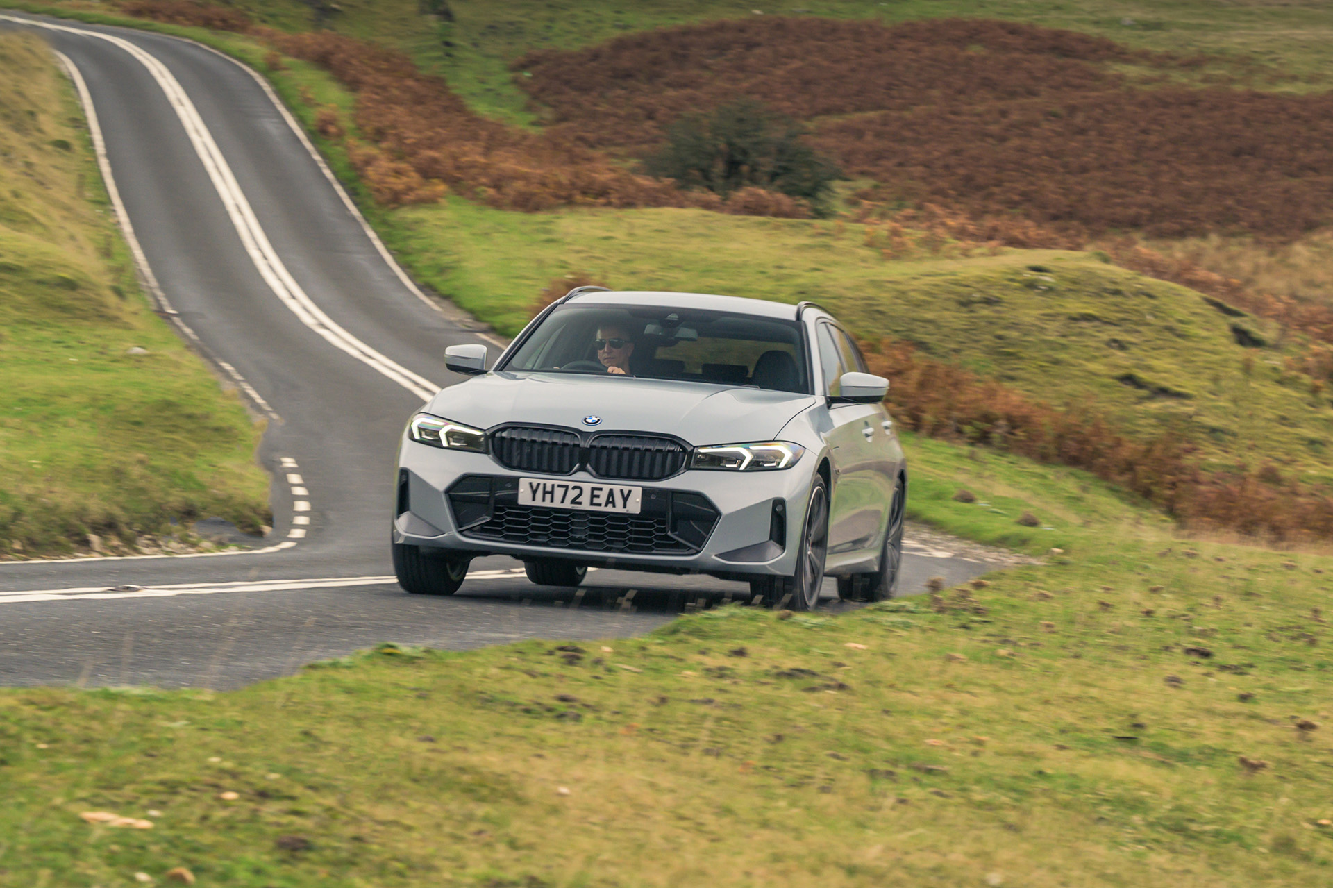 2023 BMW 330e xDrive Touring UK version Front Wallpapers (12)