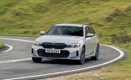 2023 BMW 330e xDrive Touring UK version Front Wallpapers 450x275 (2)