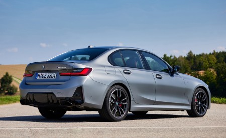 2023 BMW M340i xDrive Rear Three-Quarter Wallpapers 450x275 (39)
