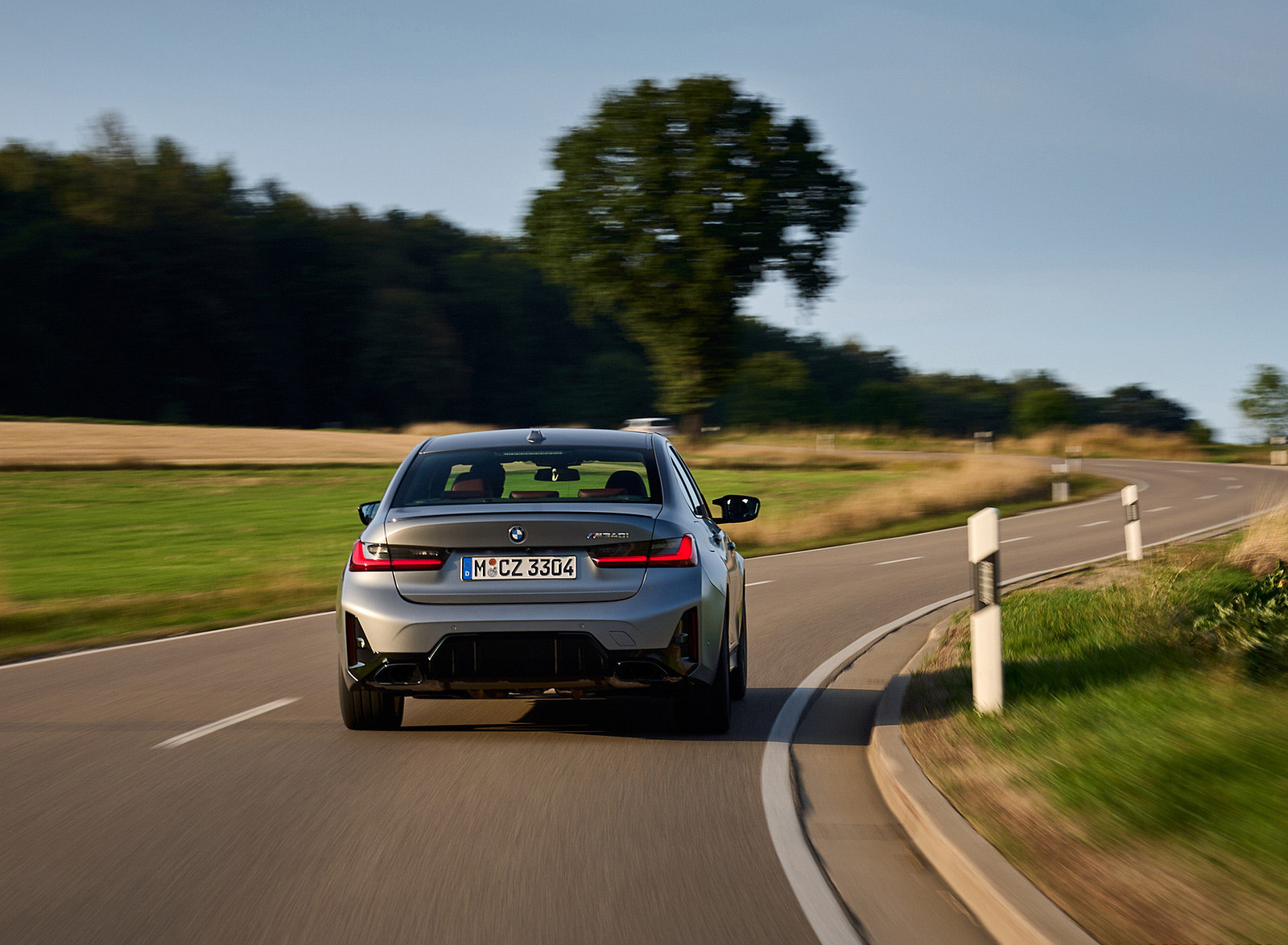 2023 BMW M340i xDrive Rear Wallpapers (11)