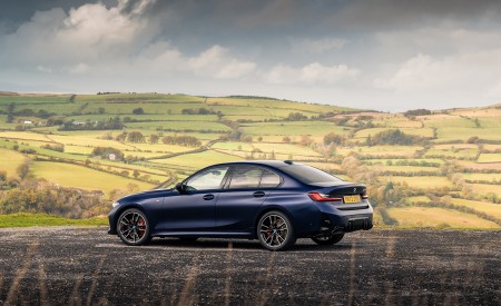 2023 BMW M340i xDrive Sedan UK version Rear Three-Quarter Wallpapers 450x275 (19)