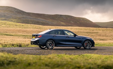2023 BMW M340i xDrive Sedan UK version Rear Three-Quarter Wallpapers 450x275 (20)