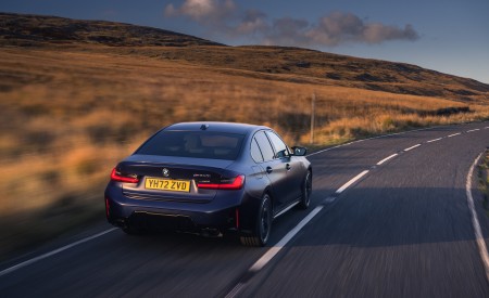 2023 BMW M340i xDrive Sedan UK version Rear Three-Quarter Wallpapers 450x275 (5)