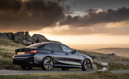2023 BMW M340i xDrive Sedan UK version Rear Three-Quarter Wallpapers 450x275 (4)