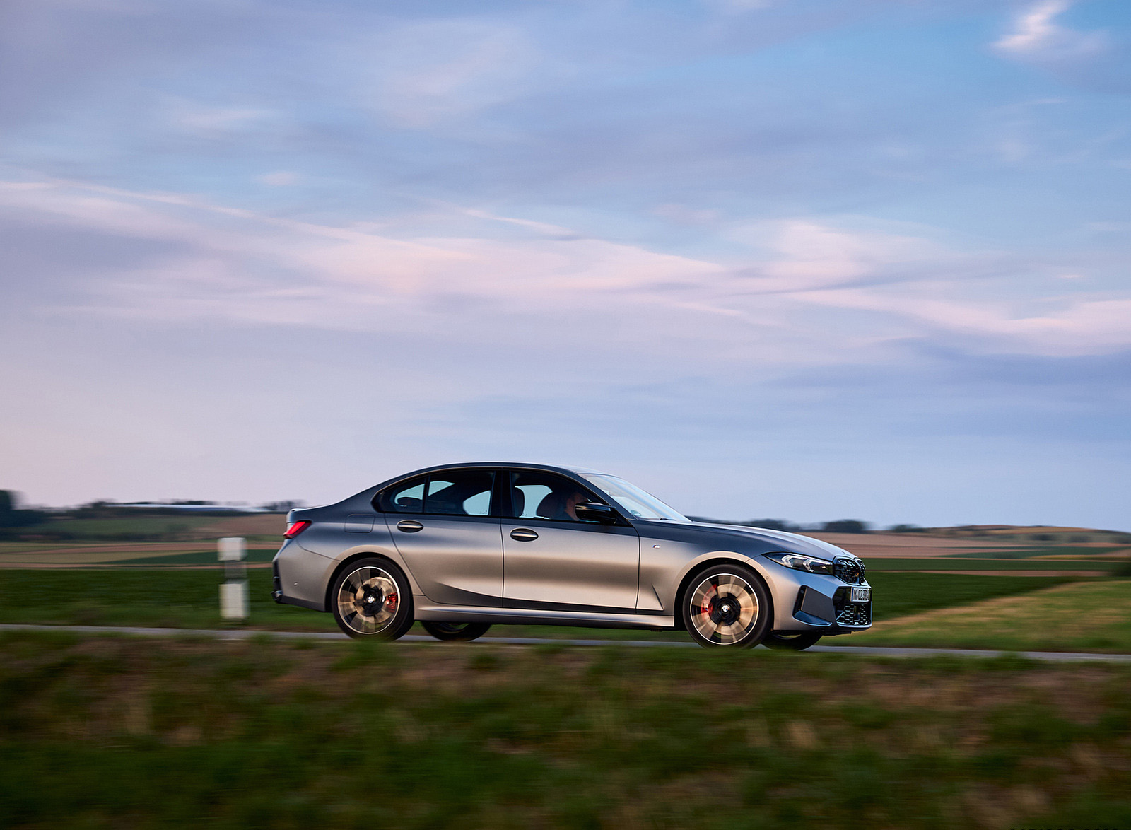 2023 BMW M340i xDrive Side Wallpapers (12)