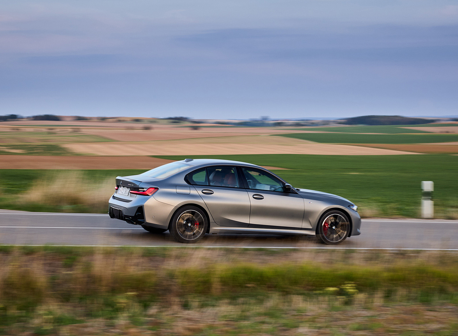 2023 BMW M340i xDrive Side Wallpapers (4)