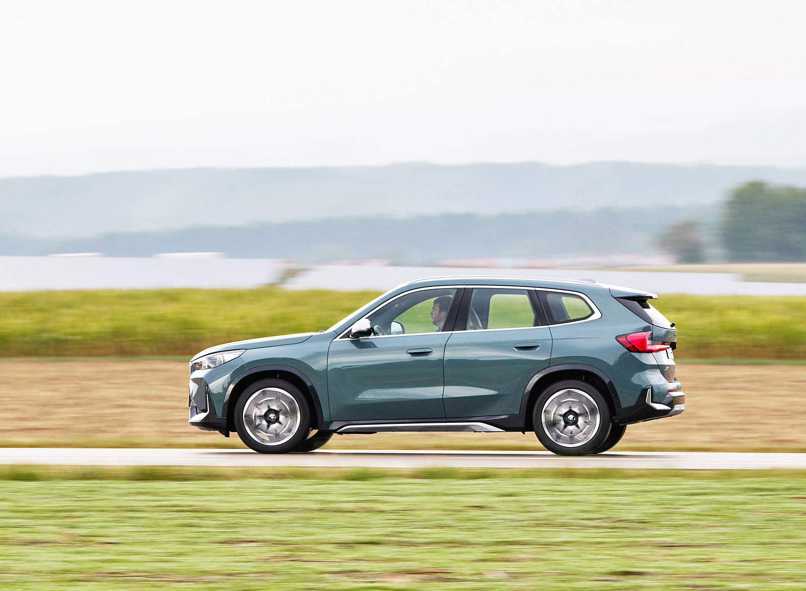 2023 BMW X1 sDrive18d Side Wallpapers #11 of 42