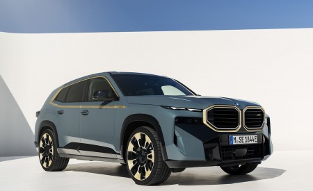 2023 BMW XM Front Three-Quarter Wallpapers 450x275 (73)