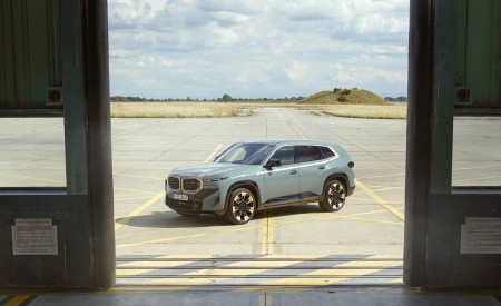 2023 BMW XM Front Three-Quarter Wallpapers 450x275 (50)