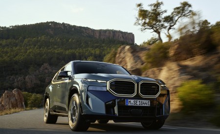 2023 BMW XM Front Three-Quarter Wallpapers 450x275 (27)