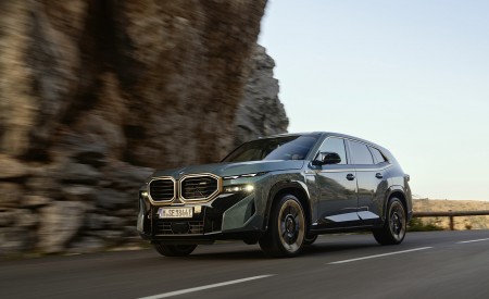 2023 BMW XM Front Three-Quarter Wallpapers 450x275 (12)