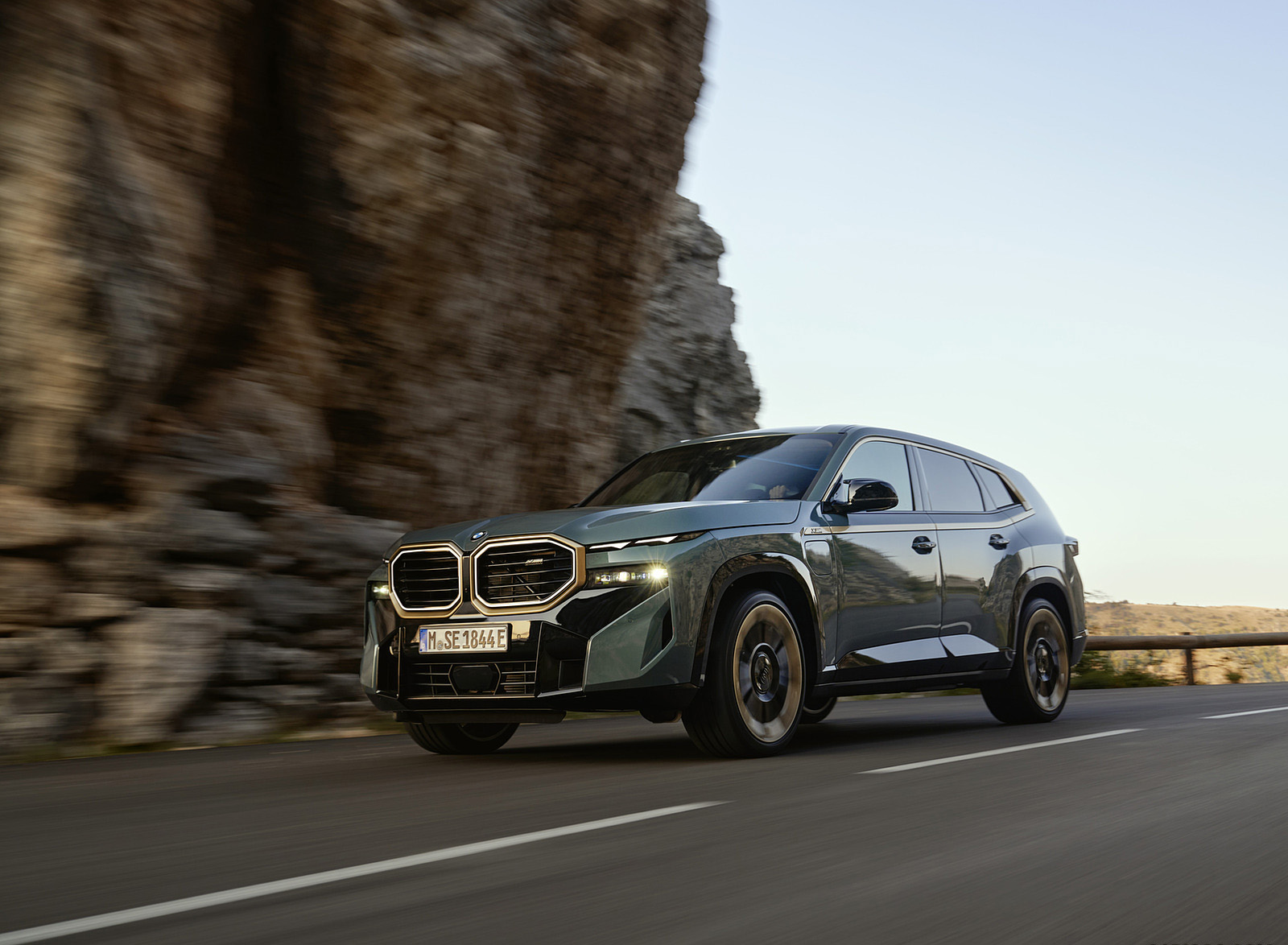 2023 BMW XM Front Three-Quarter Wallpapers (12)