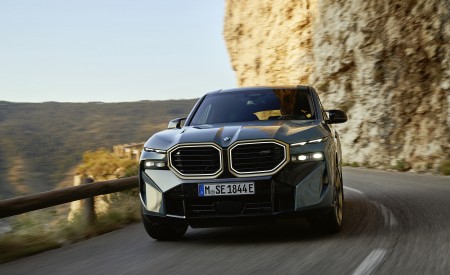 2023 BMW XM Front Wallpapers  450x275 (24)
