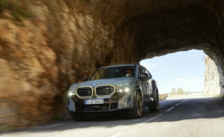 2023 BMW XM Front Wallpapers 450x275 (20)