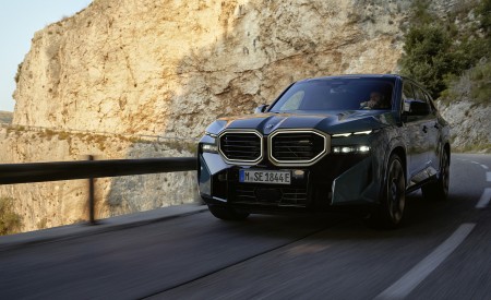 2023 BMW XM Front Wallpapers 450x275 (13)