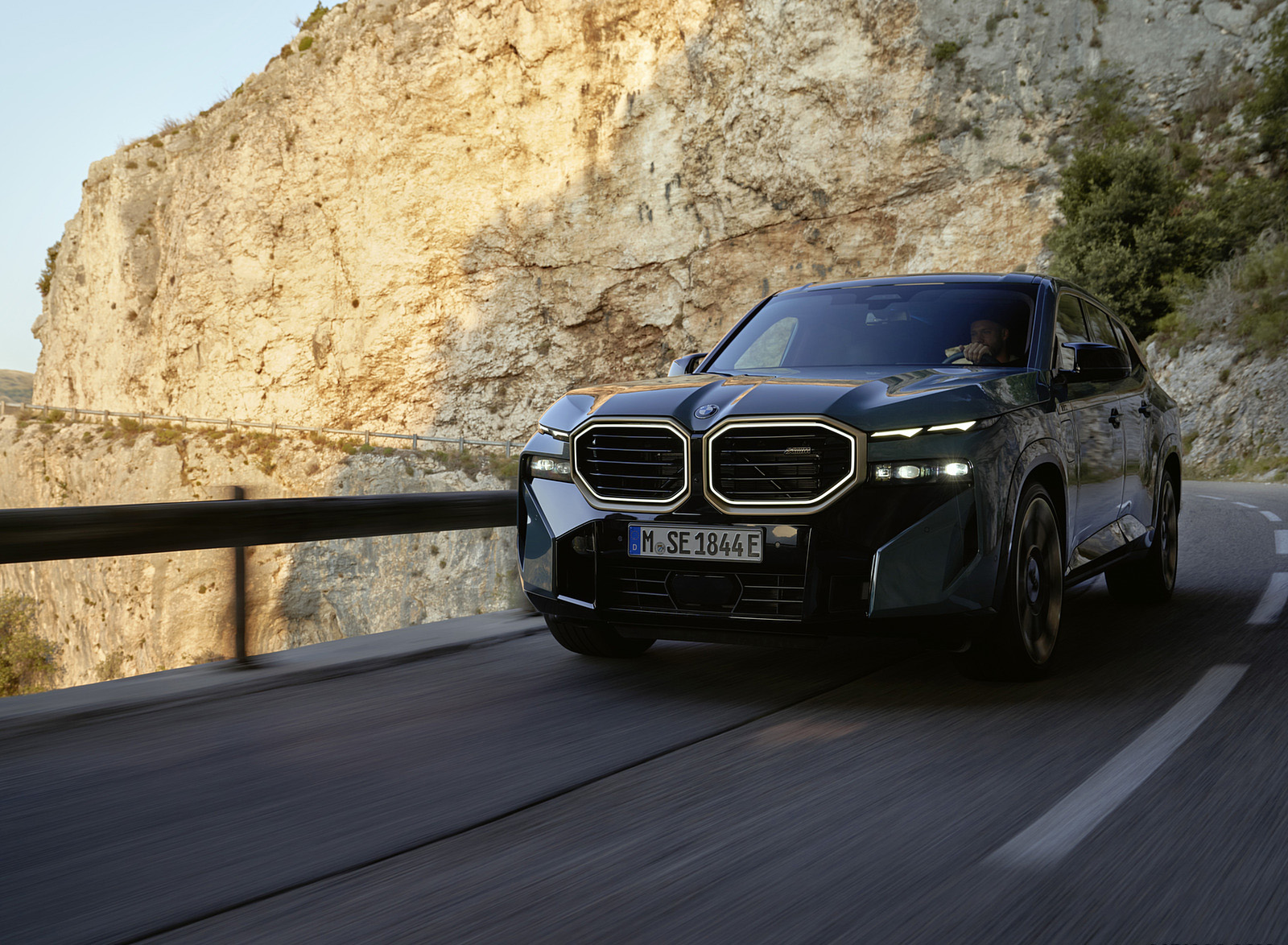 2023 BMW XM Front Wallpapers (13)