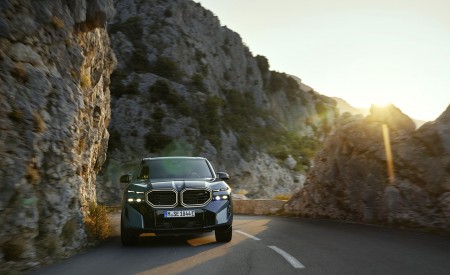 2023 BMW XM Front Wallpapers 450x275 (6)