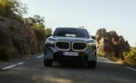 2023 BMW XM Front Wallpapers  450x275 (40)