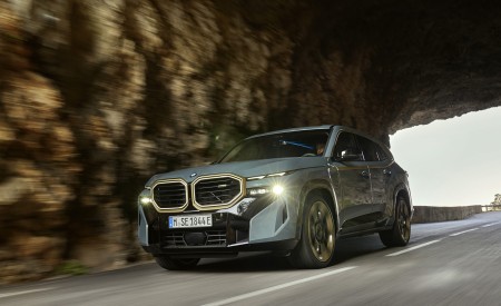 2023 BMW XM Front Wallpapers  450x275 (22)
