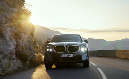 2023 BMW XM Front Wallpapers  450x275 (15)