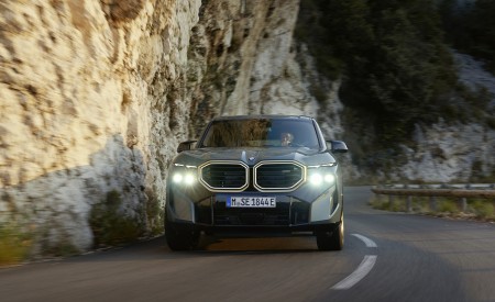 2023 BMW XM Front Wallpapers 450x275 (16)