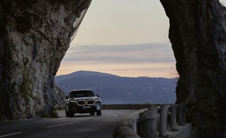 2023 BMW XM Front Wallpapers  450x275 (9)