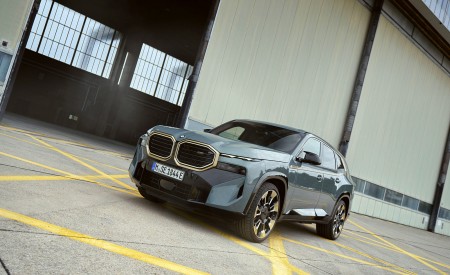 2023 BMW XM Front Wallpapers 450x275 (46)