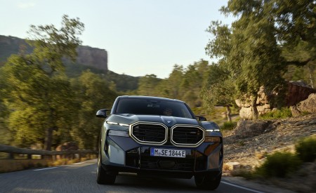 2023 BMW XM Front Wallpapers 450x275 (28)