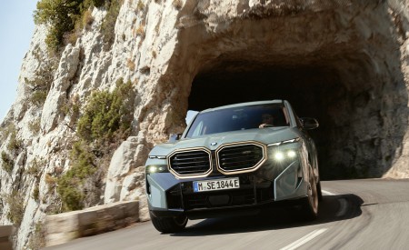 2023 BMW XM Front Wallpapers 450x275 (3)