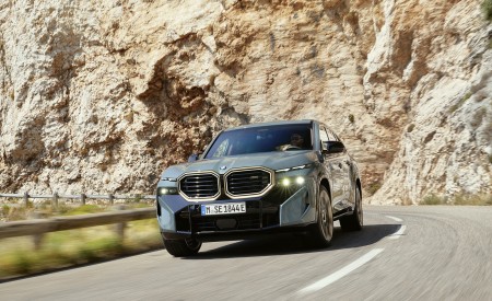 2023 BMW XM Front Wallpapers 450x275 (2)
