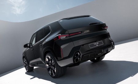 2023 BMW XM Rear Three-Quarter Wallpapers  450x275 (127)