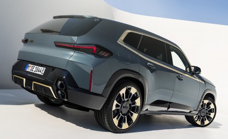 2023 BMW XM Rear Three-Quarter Wallpapers 450x275 (77)