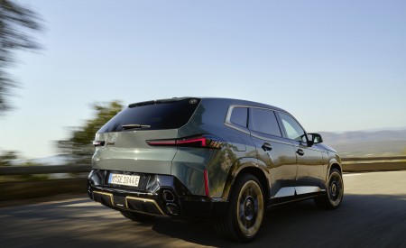 2023 BMW XM Rear Three-Quarter Wallpapers  450x275 (34)